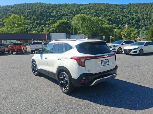 Snow White Pearl 2025 Kia Seltos EX