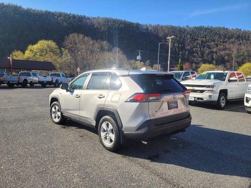 2021 Toyota RAV4 Hybrid XLE