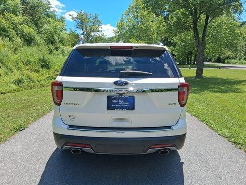 White Plat 2019 Ford Explorer Limited
