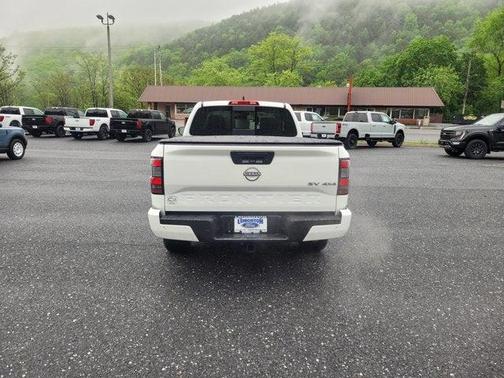 2024 Nissan Frontier SV