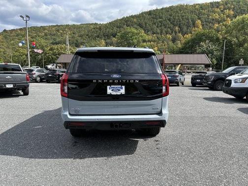 2025 Ford Expedition Max Active 4x4