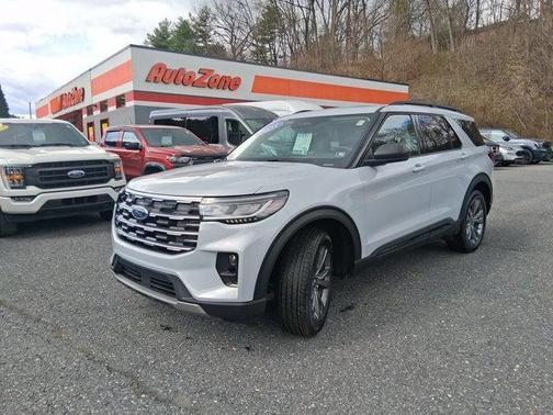 Space White Metallic 2026 Ford Explorer Active