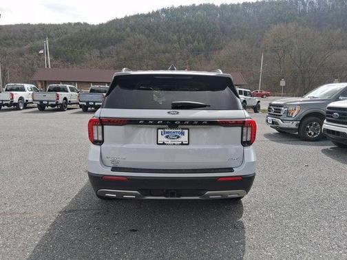 Space White Metallic 2026 Ford Explorer Active