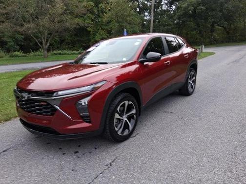 Crimson Metallic 2025 Chevrolet Trax 1RS