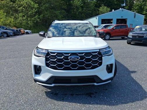 Star White Metallic Tri-Coat 2026 Ford Explorer Platinum