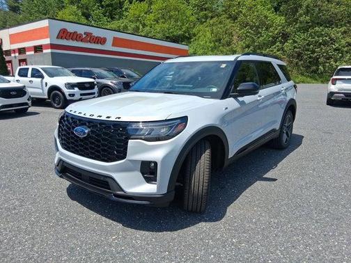 Space White Metallic 2026 Ford Explorer ST-Line