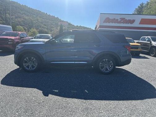 2025 Ford Explorer Active 4WD