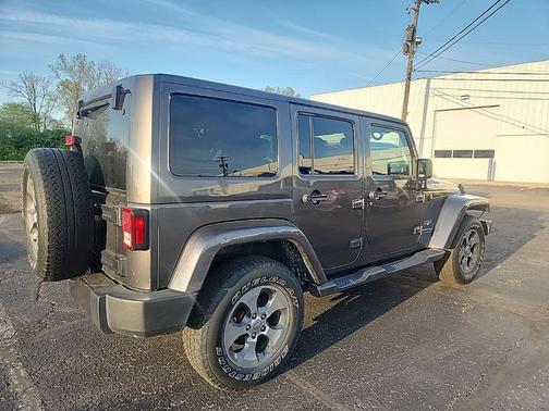 Granite Crystal Metallic Clearcoat 2018 Jeep Wrangler JK Unlimited Sahara