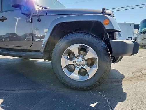 Granite Crystal Metallic Clearcoat 2018 Jeep Wrangler JK Unlimited Sahara