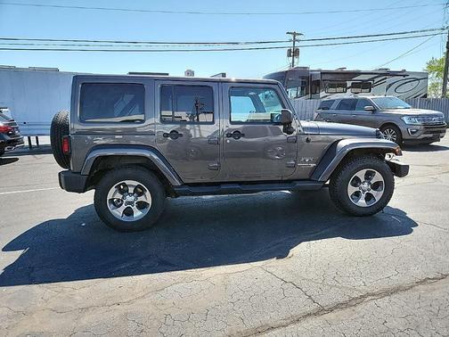 Granite Crystal Metallic Clearcoat 2018 Jeep Wrangler JK Unlimited Sahara