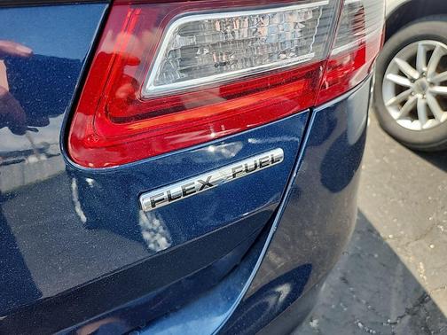 Blue Jeans Metallic 2017 Ford Taurus SE