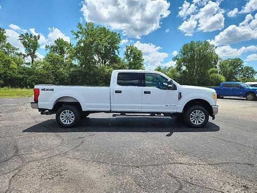 Oxford White 2017 Ford F-250 XLT