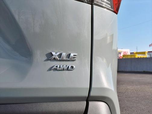 2022 Toyota RAV4 XLE