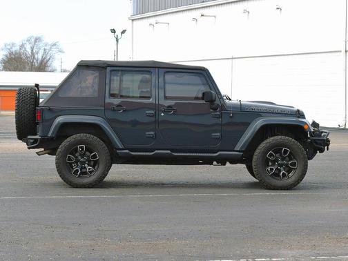 2017 Jeep Wrangler Unlimited Sahara