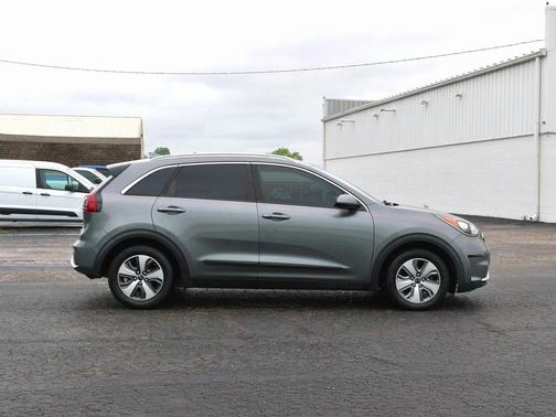 2017 Kia Niro LX
