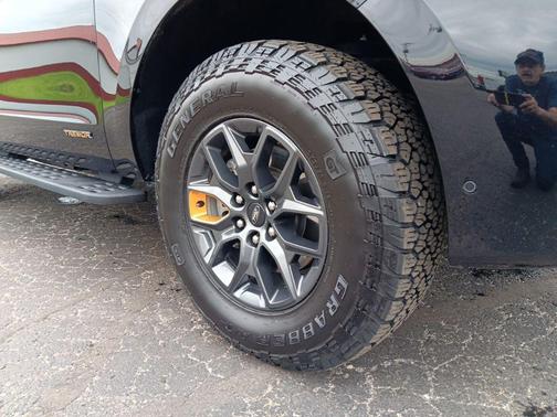 Agate Black Metallic 2025 Ford Expedition Tremor