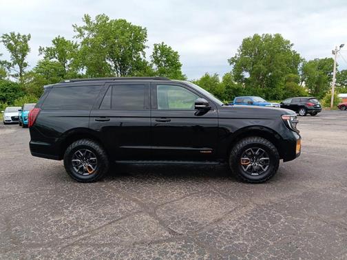 Agate Black Metallic 2025 Ford Expedition Tremor
