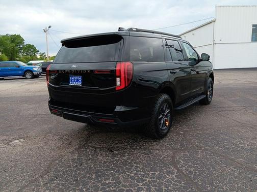 Agate Black Metallic 2025 Ford Expedition Tremor