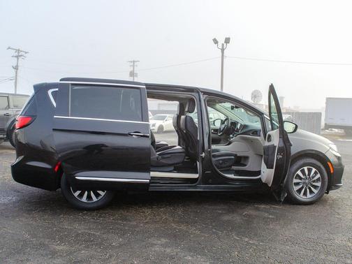 2023 Chrysler Pacifica Hybrid Limited