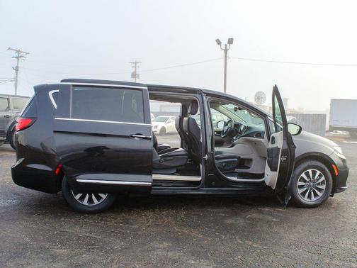 2023 Chrysler Pacifica Hybrid Limited