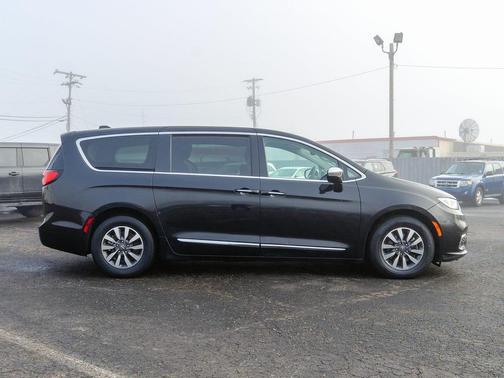 2023 Chrysler Pacifica Hybrid Limited