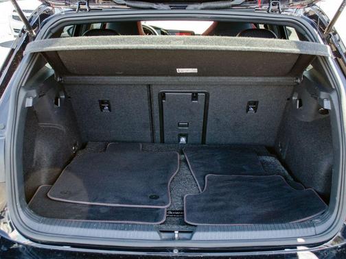 2022 Volkswagen Golf GTI 2.0T SE DSG