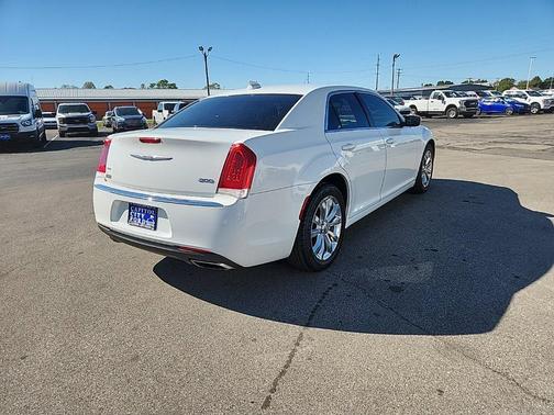 Bright White Clearcoat 2022 Chrysler 300 Touring