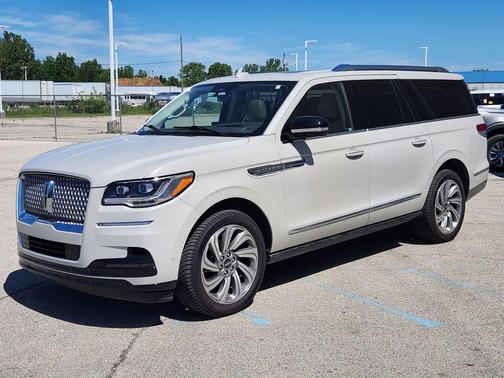 Ceramic Pearl Metallic Tri-Coat 2023 Lincoln Navigator Reserve
