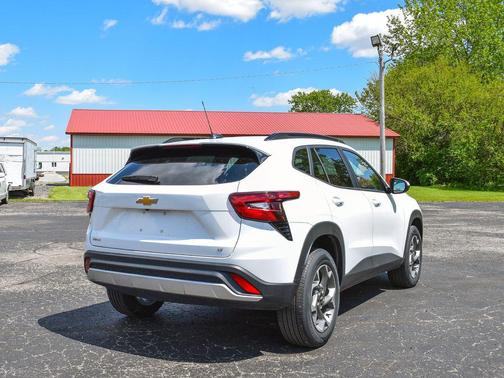 Summit White 2025 Chevrolet Trax LT