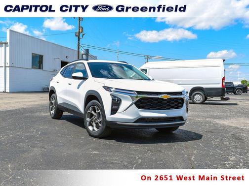 Summit White 2025 Chevrolet Trax LT