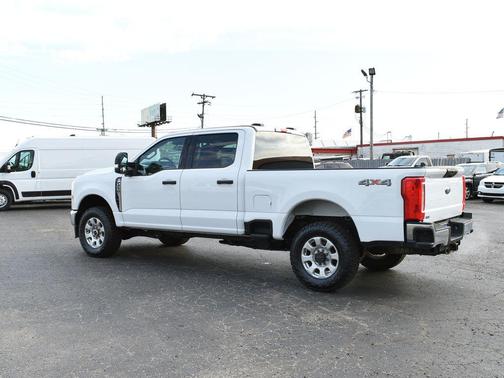 Oxford White 2023 Ford F-250 XLT