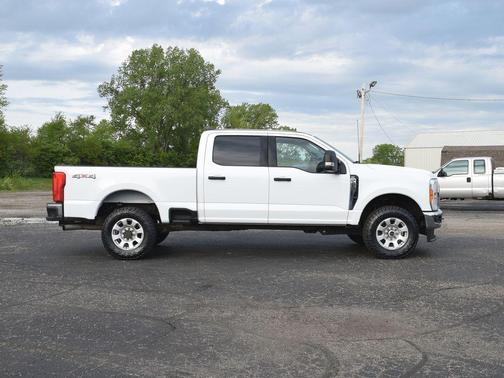 Oxford White 2023 Ford F-250 XLT