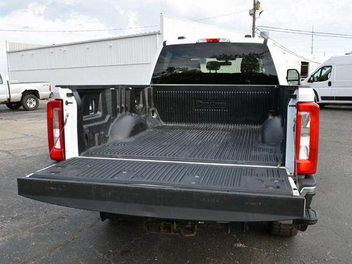 Oxford White 2023 Ford F-250 XLT