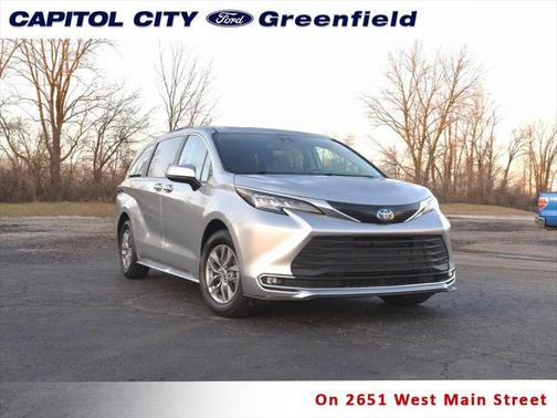 2023 Toyota Sienna XLE 8 Passenger