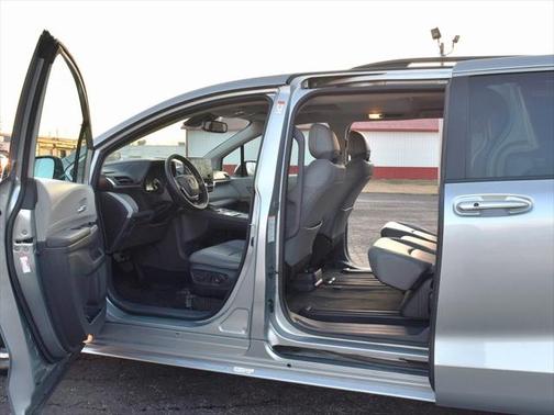 2023 Toyota Sienna XLE 8 Passenger