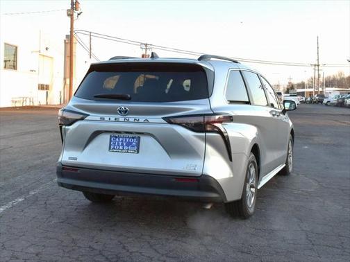 2023 Toyota Sienna XLE 8 Passenger