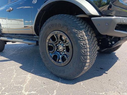 Shadow Black 2022 Ford Bronco Wildtrak