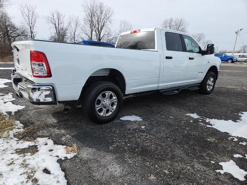 2024 RAM 3500 Big Horn Crew Cab 4x4 8' Box