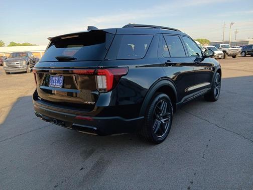 Black Metallic 2025 Ford Explorer ST-Line