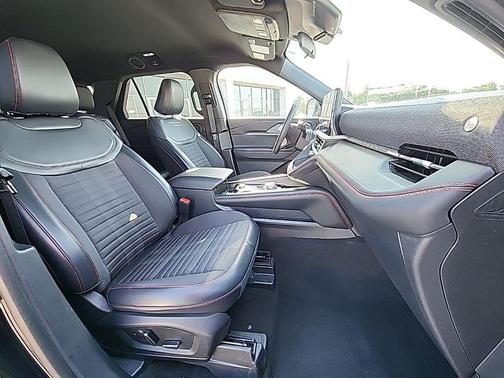 Black Metallic 2025 Ford Explorer ST-Line