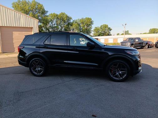 Black Metallic 2025 Ford Explorer ST-Line