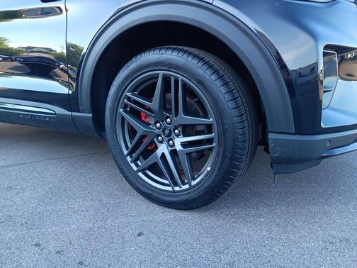Black Metallic 2025 Ford Explorer ST-Line