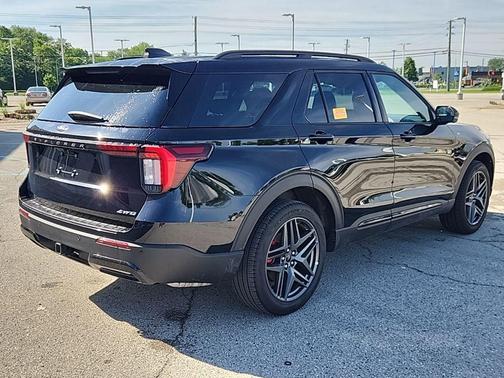 Black Metallic 2025 Ford Explorer ST-Line