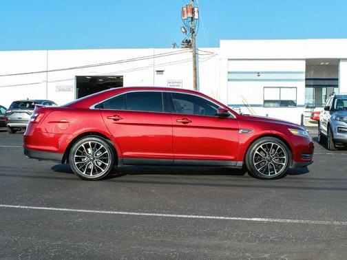 2018 Ford Taurus SEL