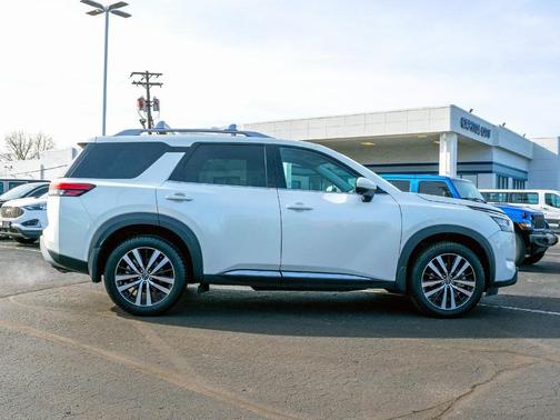 2024 Nissan Pathfinder Platinum 4WD