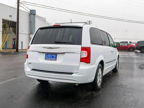 2014 Chrysler Town & Country Touring