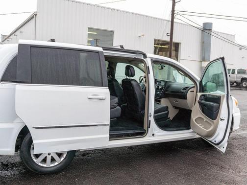 2014 Chrysler Town & Country Touring