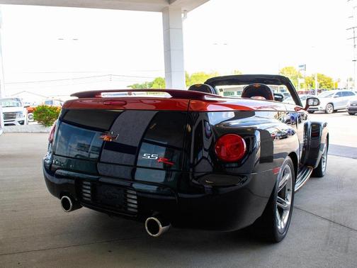 2004 Chevrolet SSR Base