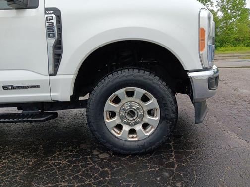 Oxford White 2023 Ford F-350 XLT