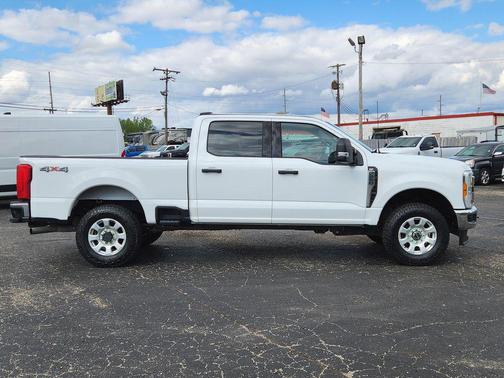 Oxford White 2023 Ford F-250 XLT